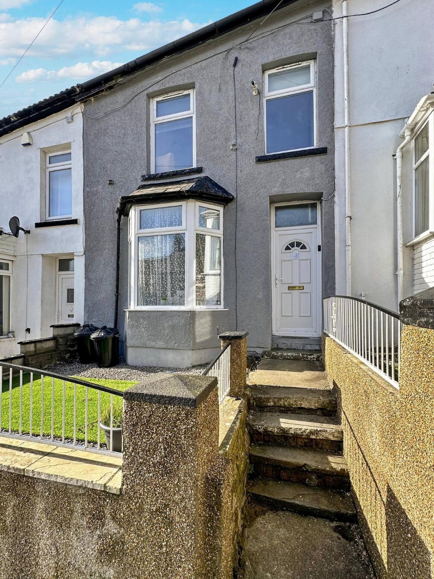 3 Bed Home In Tonypandy With Balcony View Room Llwynypia Exterior photo